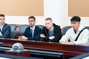 В Колонном зале голосовали студенты юракадемии